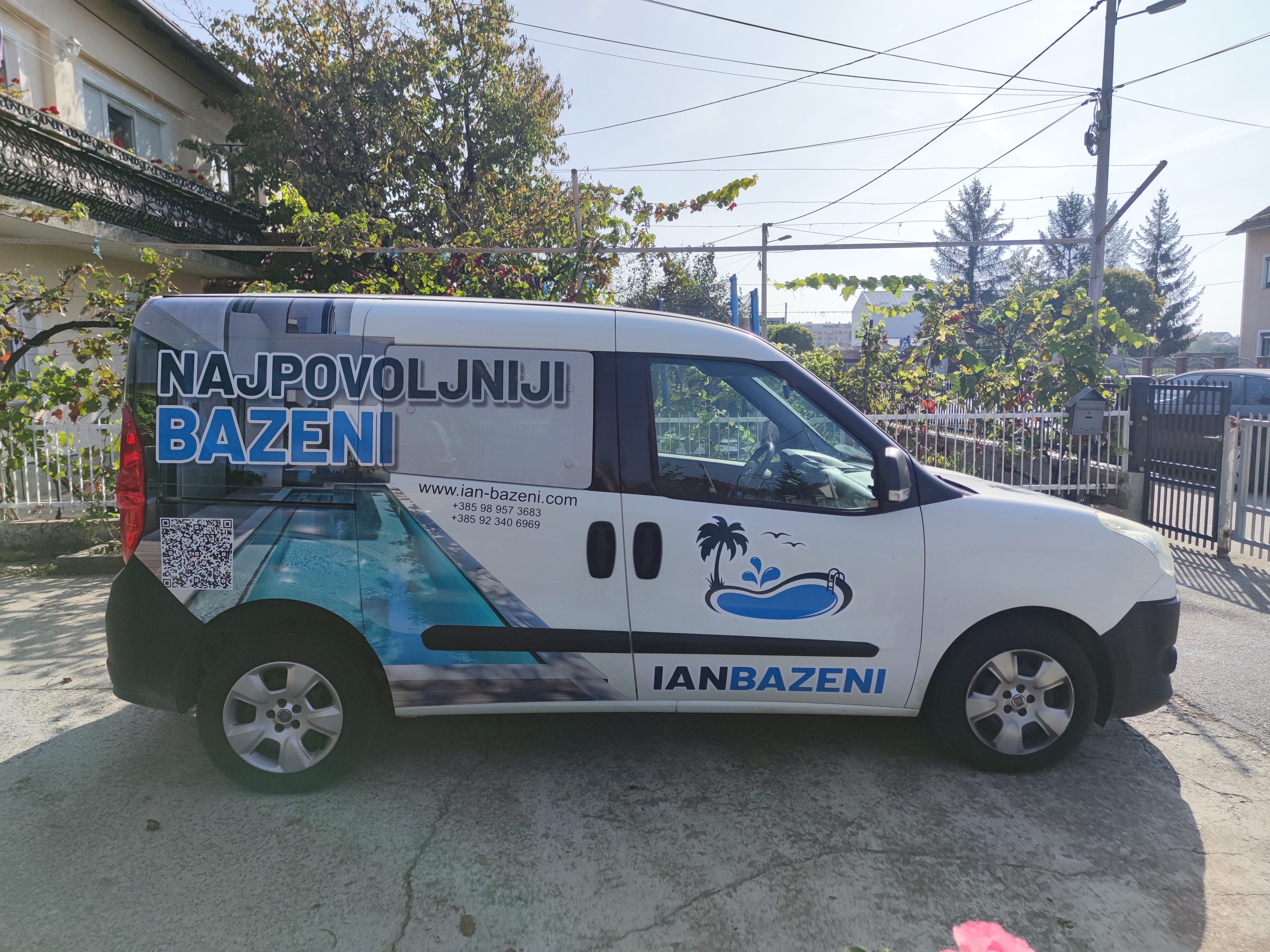 Kombi s reklamom izrađenom folijom – primjer izrade iz tvrtke Digitalni Tisak